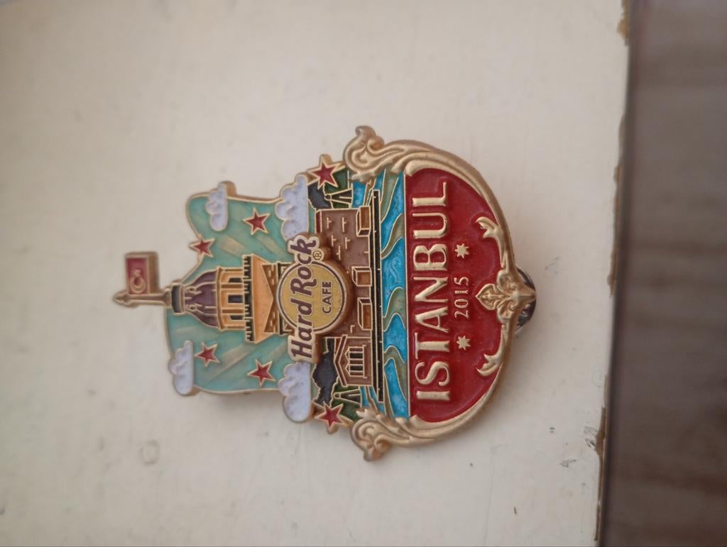 Hard rock cafe Istanbul pin, Ophalen of Verzenden, Gebruikt, Overige onderwerpen, Speldje of Pin