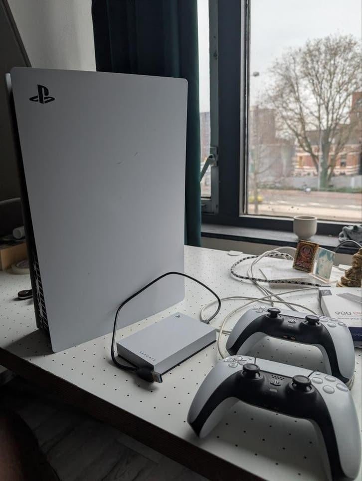 PS5 disc met 2 controllers en 5TB HDD, Spelcomputers en Games, Ophalen, Zo goed als nieuw, Playstation 5