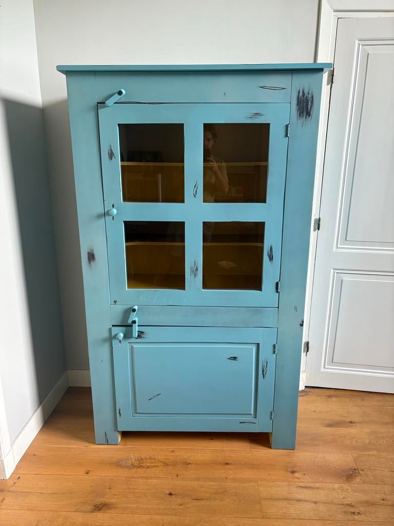 Kare design blauwe kast met glazen deuren - Vintage look, Ophalen, Gebruikt