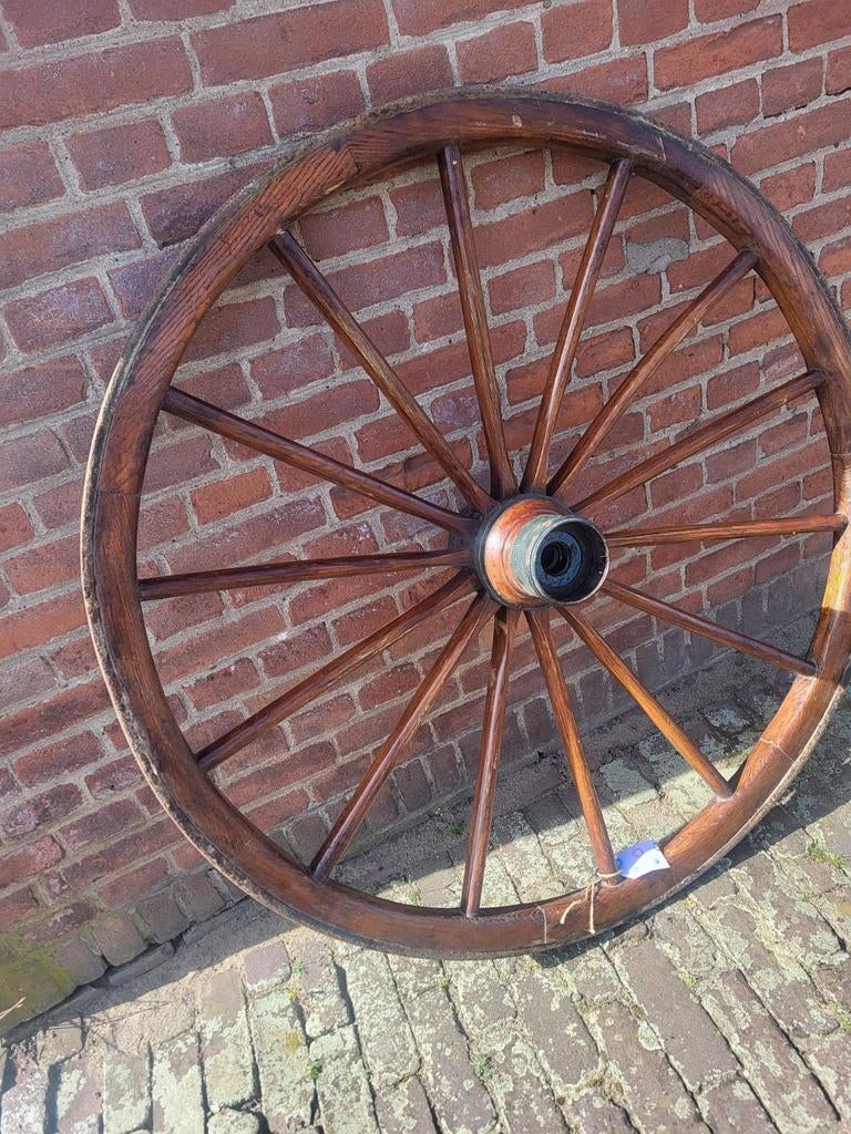 Oud karrewiel, diameter 115 cm, Ophalen