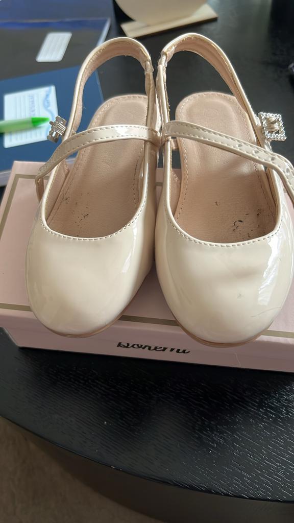 Elegante Meisjesschoenen maat 29 - Crème Lakleer Maat 30, Ophalen of Verzenden, Zo goed als nieuw, Meisje, Schoenen