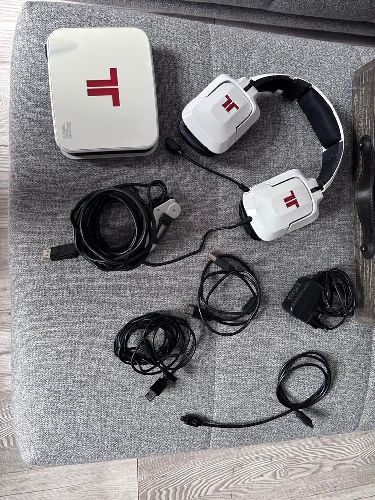 Tritton Kunai Pro Gaming Headset - Wit, Draadloos, Surround, Overige merken, Gebruikt, Ophalen of Verzenden, Over oor (circumaural)