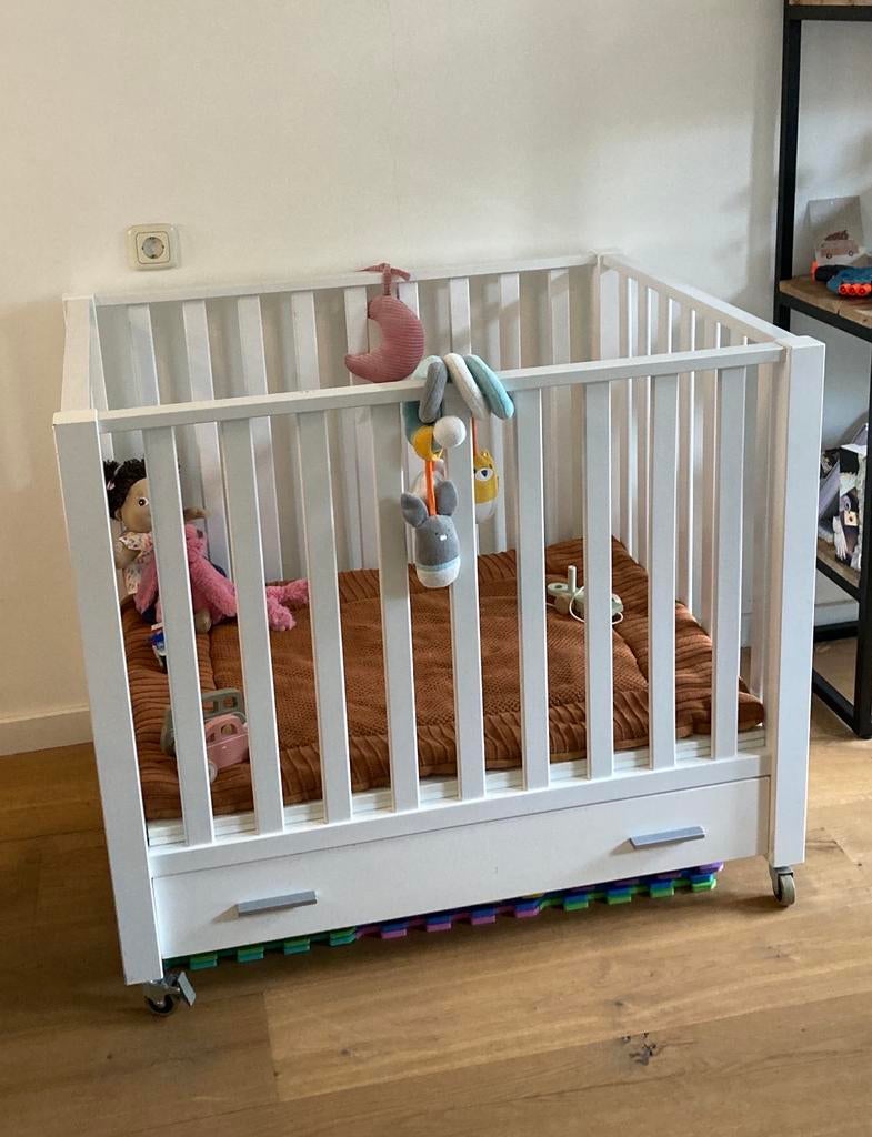 Wit Ledikant met Lade en Wieltjes - Verrijdbaar, Ophalen, Gebruikt, Ledikant