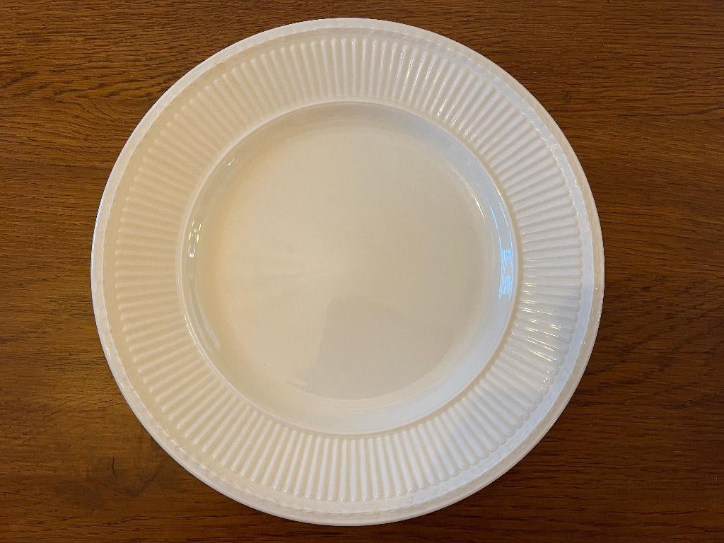 "Wedgwood Edme Plain"  Schaal/Bord  27 cm  Nieuw, Huis en Inrichting, Nieuw, Ophalen of Verzenden, Schaal of Schalen, Overige stijlen