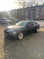 BMW 320i | 306 PK (chiptuning1) | Trekhaak | APK 06-2026, Auto's, Achterwielaandrijving, 4 cilinders, Zwart, Origineel Nederlands