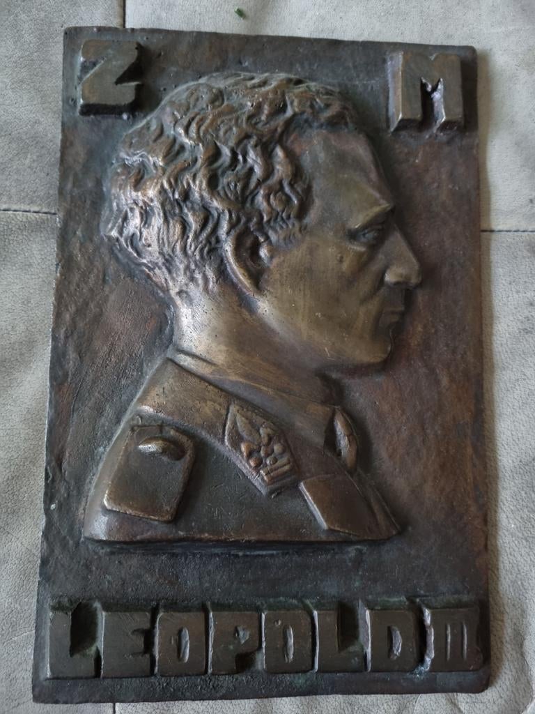 Bronzen plaquette Leopold III, Ophalen