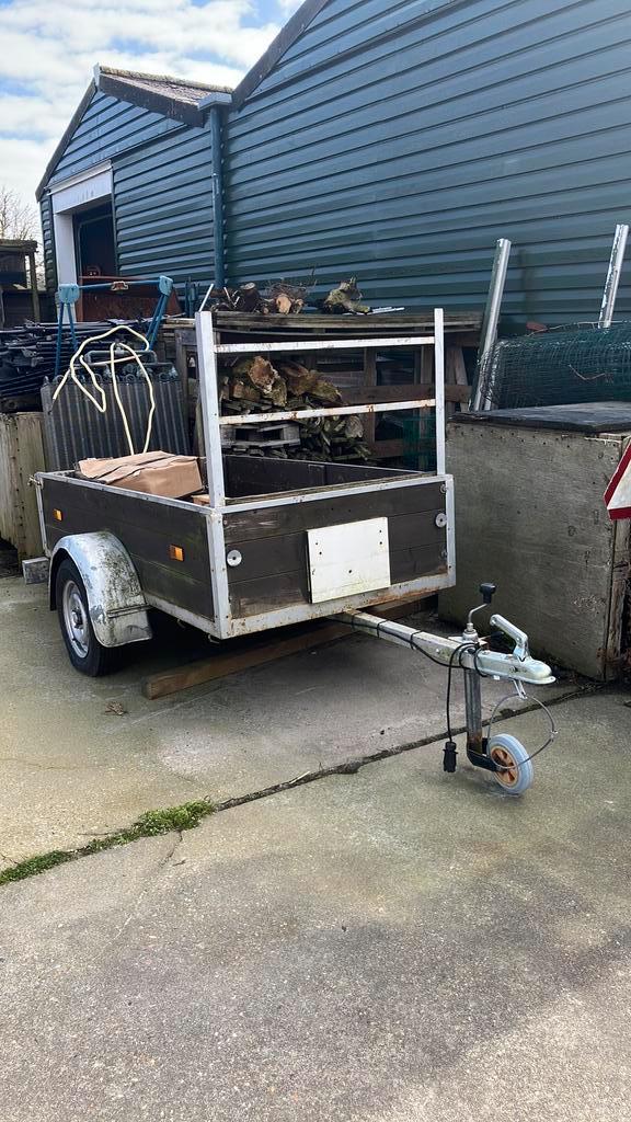 Aanhanger ongeremd nieuwe banden en koppelstuk en lichtbalk, Auto diversen, Aanhangers en Bagagewagens, Gebruikt, Ophalen