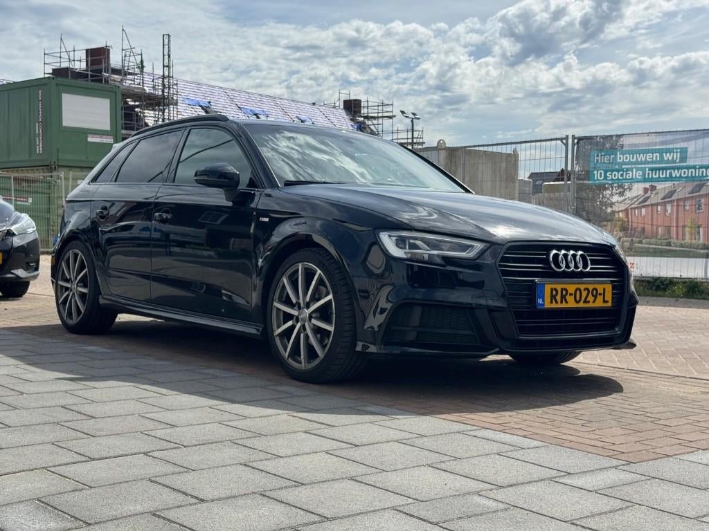 Audi A3 Black Edition | 1.5 150pk 2018, 1498 cc, Zwart, 4 cilinders, Lichtsensor