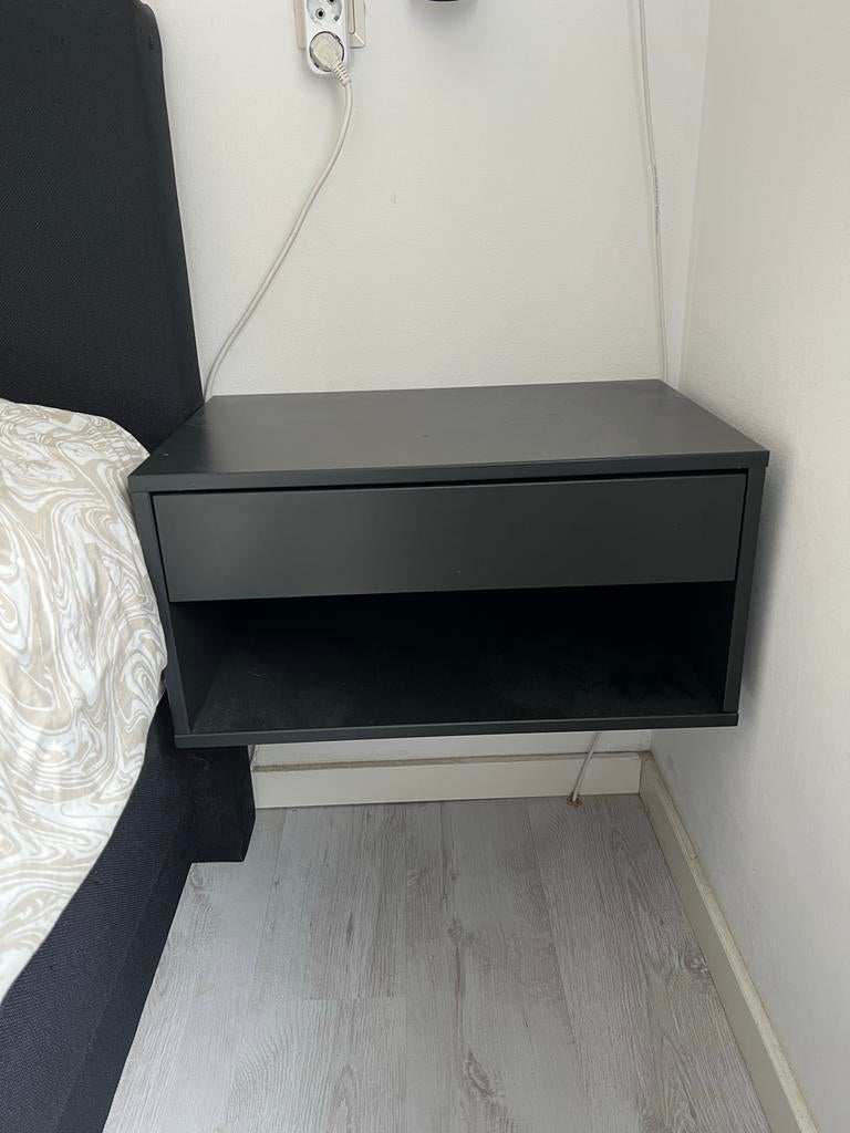 IKEA VIKHAMMER Nachtkastje - Zwevend of met poot, Ophalen, Gebruikt, Metaal of Aluminium, 45 tot 65 cm