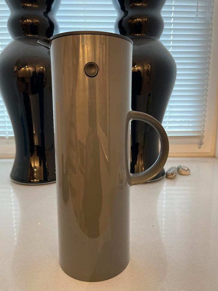 Stelton Emma Thermoskan - Grijs, Huis en Inrichting, Keuken | Keukenbenodigdheden, Zo goed als nieuw, Ophalen of Verzenden