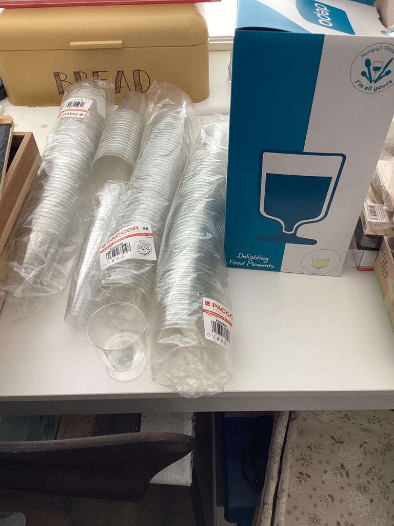 Plastic glazen, Ophalen, Zo goed als nieuw