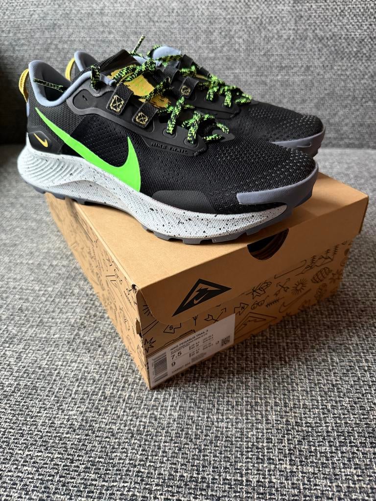 Nike Pegasus Trail 3 - Nieuw in doos - Maat 40.5, Nieuw, Ophalen of Verzenden, Sportschoenen, Zwart