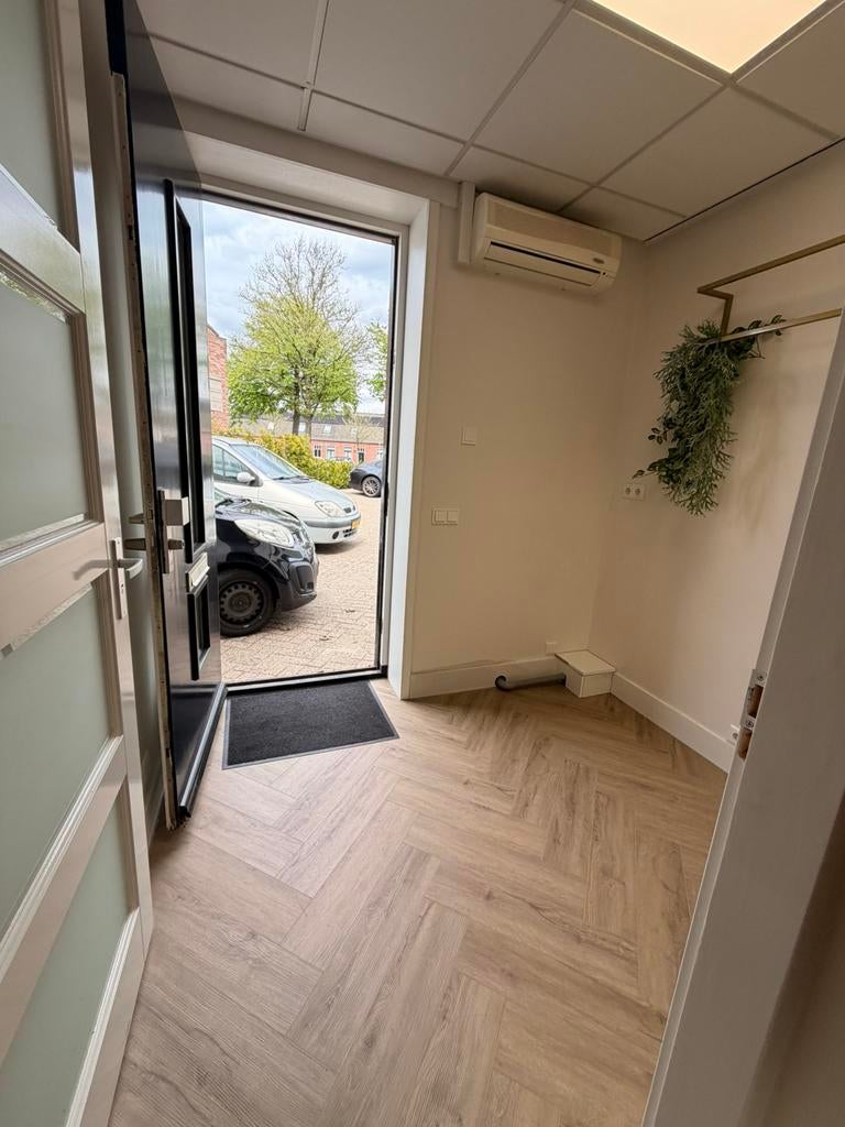 Behandelruimte met eigen ingang in een Luxe schoonheidssalon