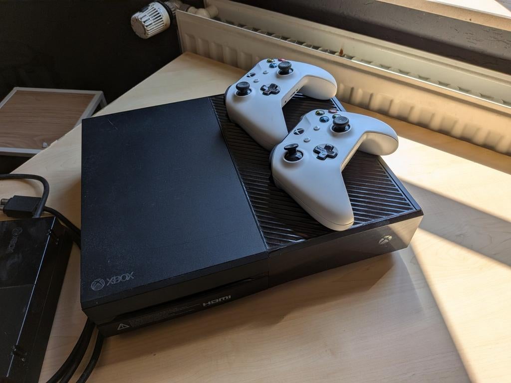 Xbox One 500 gb met , 2 witte controllers, Spelcomputers en Games, Spelcomputers | Xbox One, Xbox One, Met 2 controllers, Ophalen of Verzenden