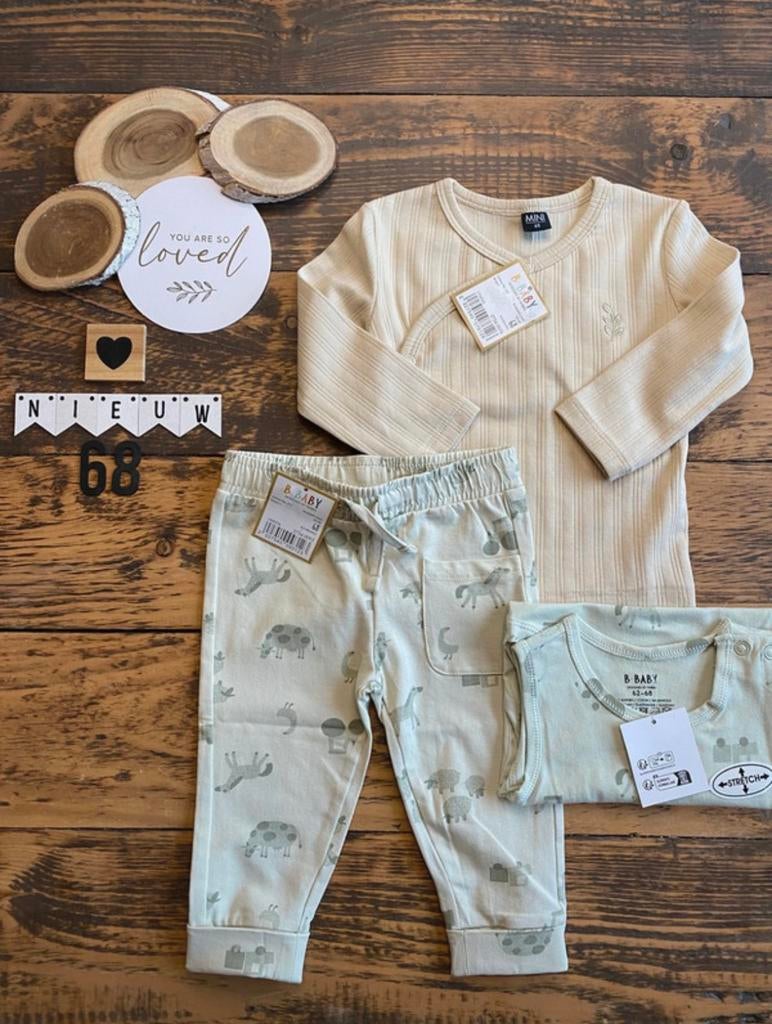 Baby boy wibra setje groen broekje romper shirtje beige 68, Ophalen of Verzenden, Nieuw, Jongetje of Meisje, Setje
