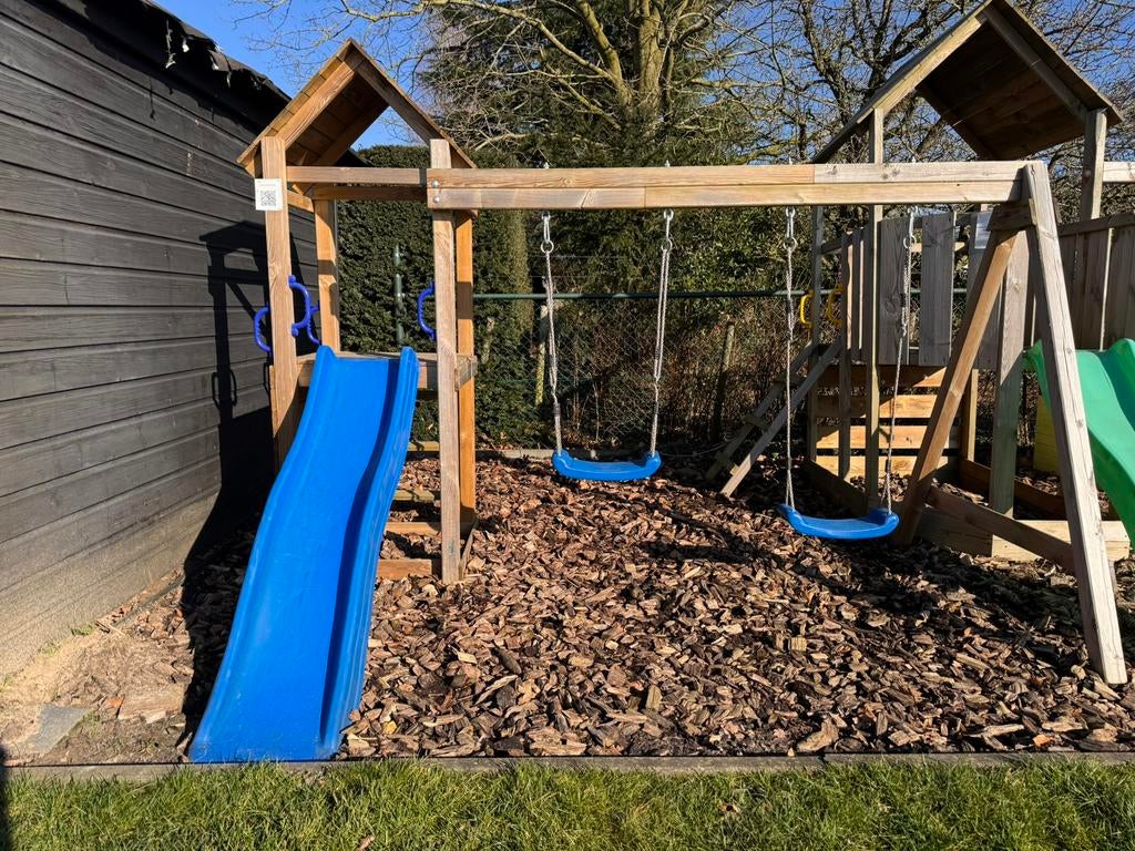 Showmodel schommel met huisje, glijbaanen schommelzitjes, Ophalen, Zo goed als nieuw, Glijbaan