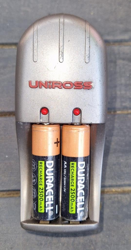 Lader met 2 x AA Batt, Ophalen, Zo goed als nieuw