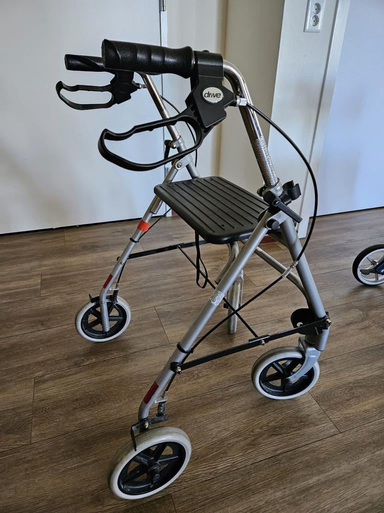 Gereserveerd Lichte rollator voor in huis, opvouwbaar, Diversen, Rollators, Ophalen, Opvouwbaar
