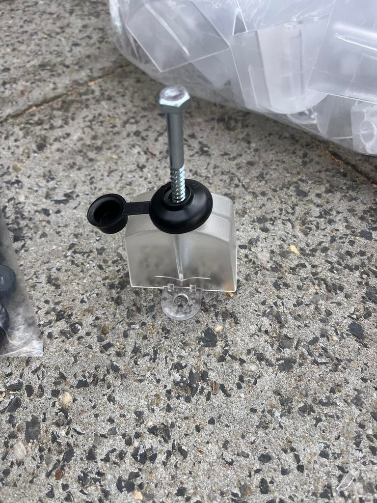 Bevestiging golfplaat 177/51 afst houders met bouten en dop, Kunststof, Zwart, Ophalen of Verzenden, Zo goed als nieuw