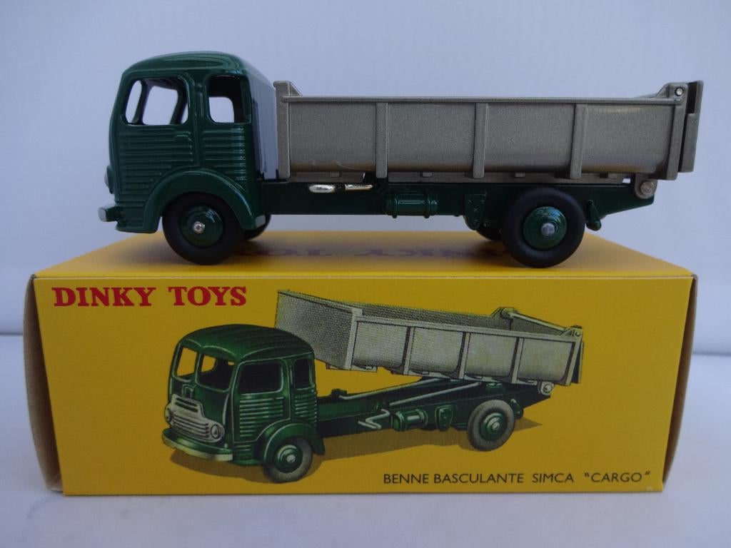 DINKY TOYS 33B SIMCA CARGO BEnne basculante dans sa boite d'origine TTB