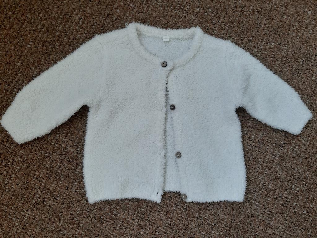 zacht wit vestje maat 62, Kinderen en Baby's, Babykleding | Maat 62, Ophalen, Zo goed als nieuw, Meisje, Truitje of Vestje