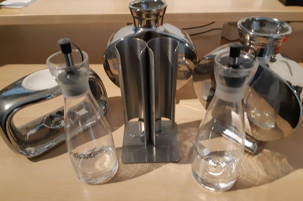 2vazen +koffiecuphouder +2 glazen schenkflessen +waxinelicht, Ophalen, Zo goed als nieuw