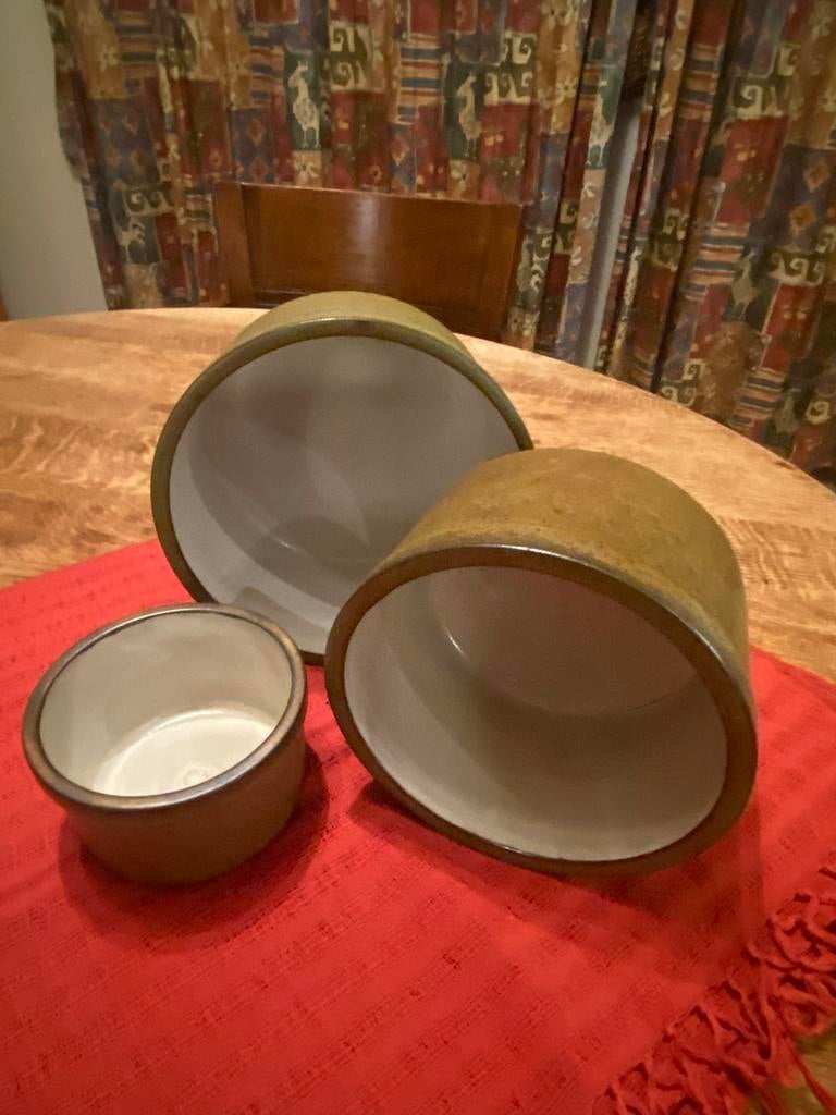 Lucie Q Bakker Aardewerk Schalen - Schorsgroen (Nest van 2), Antiek en Kunst, Ophalen