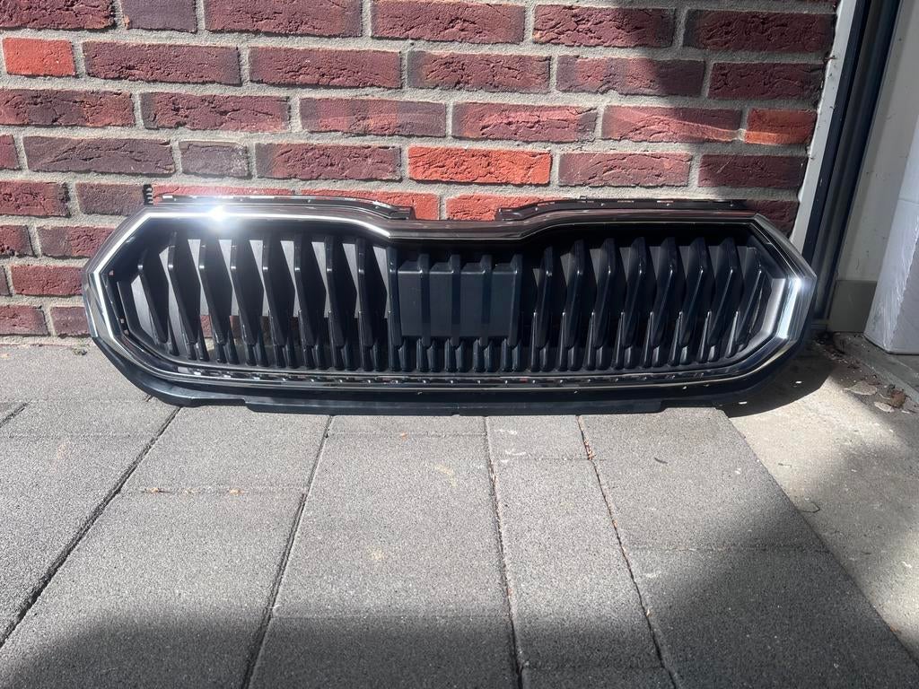 Sierlijst en grill Skoda Fabia 4, Auto-onderdelen, Gebruikt, Voor, Ophalen of Verzenden, Skoda