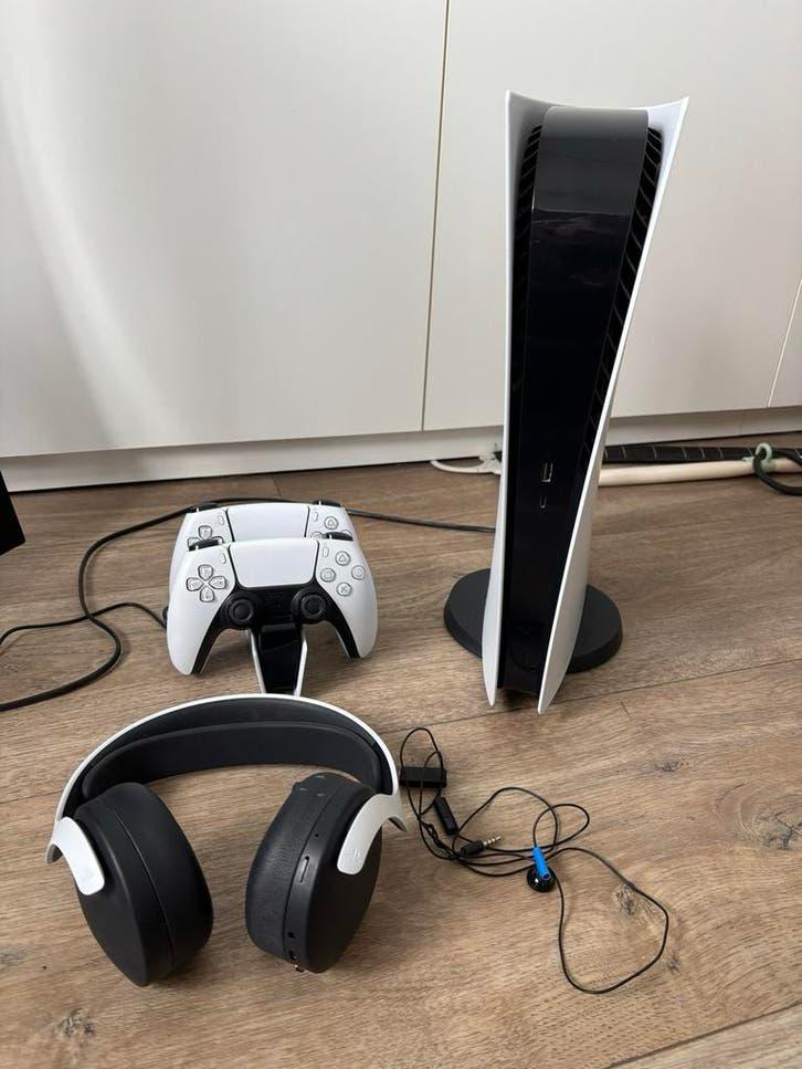 PS5 Digital incl. controllers en headset, Spelcomputers en Games, Ophalen, Gebruikt, Playstation 5 Digital