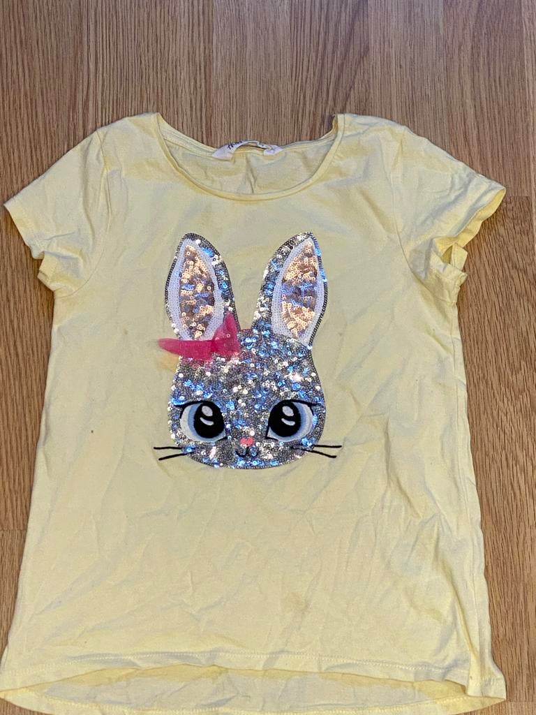 Geel shirtje met pailletten konijntje, maat 122/128, Ophalen of Verzenden, Gebruikt, Meisje, Shirt of Longsleeve