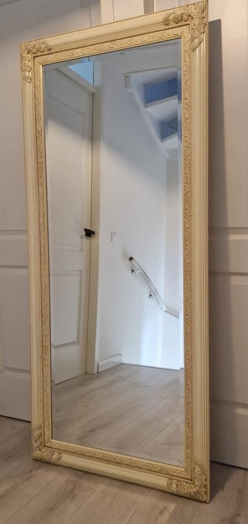 Grote spiegel met sierlijke lijst - Crème, Huis en Inrichting, Woonaccessoires | Spiegels, Ophalen, Zo goed als nieuw, Rechthoekig