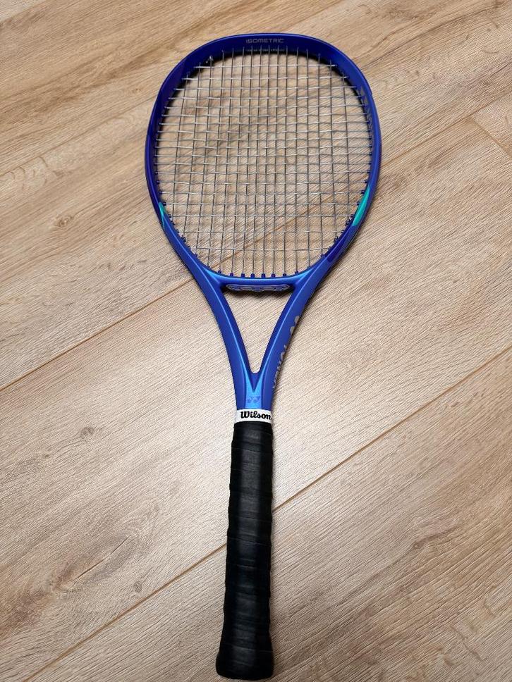 Yonex Ezone 100 L4 Grip en 300 Gram, Sport en Fitness, Tennis, Zo goed als nieuw, Racket, Overige merken, L4, Ophalen of Verzenden