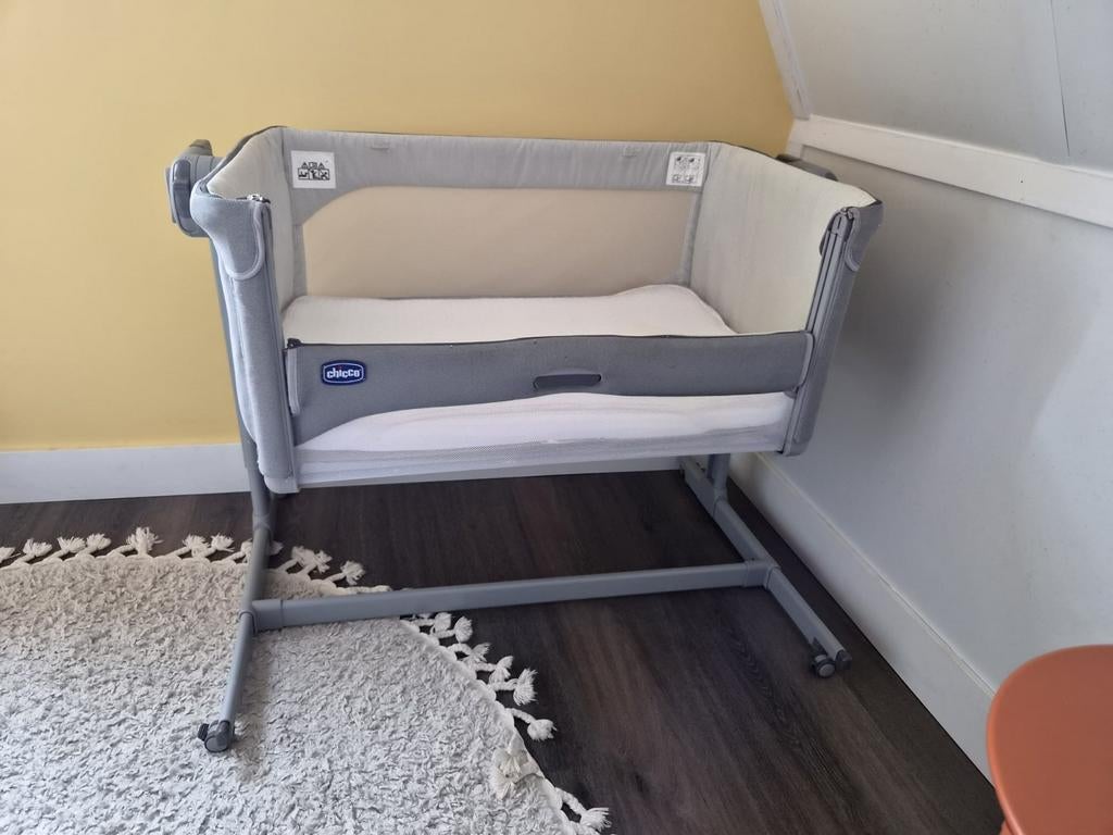Chicco Next2Me Magic Co-sleeper – Cool Grey, Kinderen en Baby's, Babywiegjes en Ledikanten, Ophalen, Zo goed als nieuw, Wieg