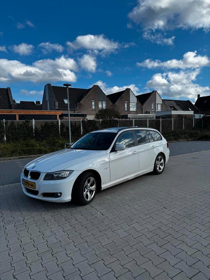 BMW 3-Serie 2.0 D 320 Touring 2012 Wit, 1995 cc, Zwart, 4 cilinders, Wit