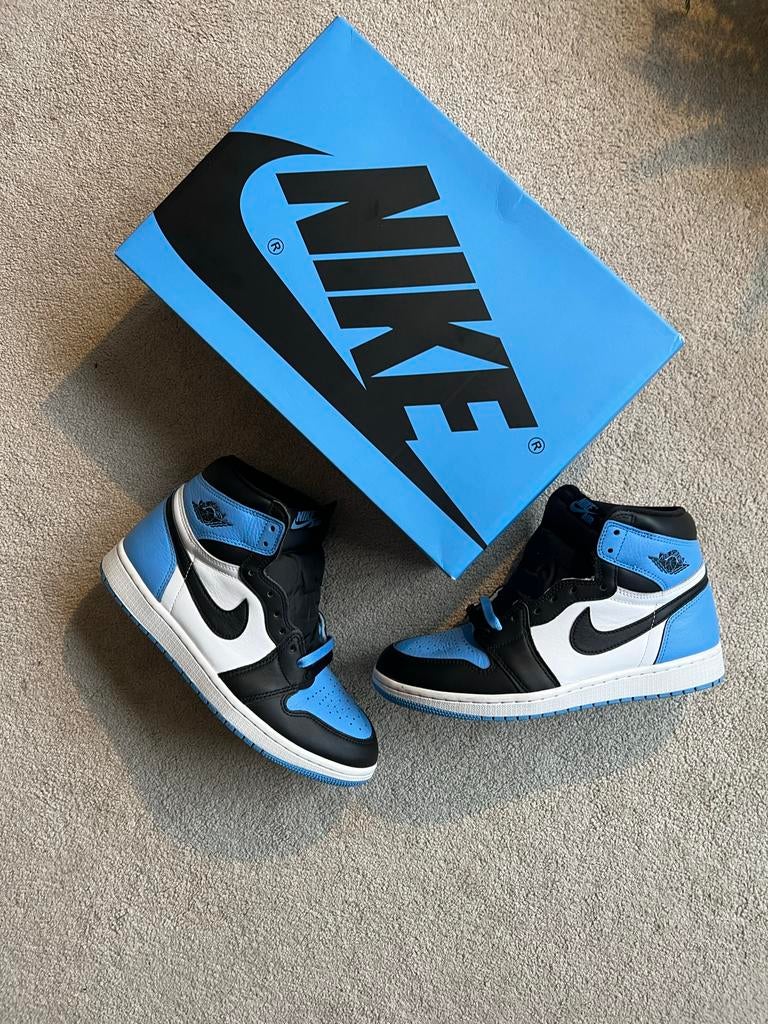 Jordan 1 High University Blue - Maat 42, Kleding | Heren, Schoenen, Zo goed als nieuw, Sneakers of Gympen, Blauw, Ophalen of Verzenden