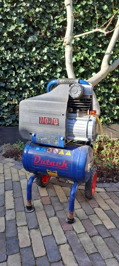 Dutack 110-10 compressor 10L tank (slaat niet af), Doe-het-zelf en Verbouw, Compressors, Ophalen, Gebruikt, 6 tot 10 bar, Minder dan 200 liter/min