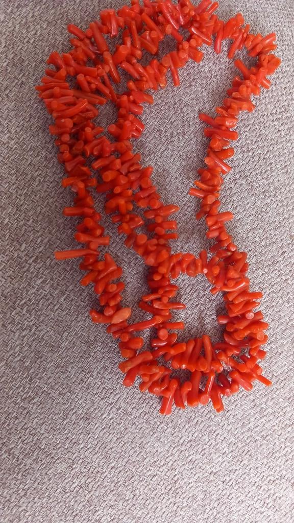 63 cm lang bloedkorale staafjes ketting, Sieraden, Tassen en Uiterlijk, Kettingen, Ophalen of Verzenden, Nieuw, Overige materialen