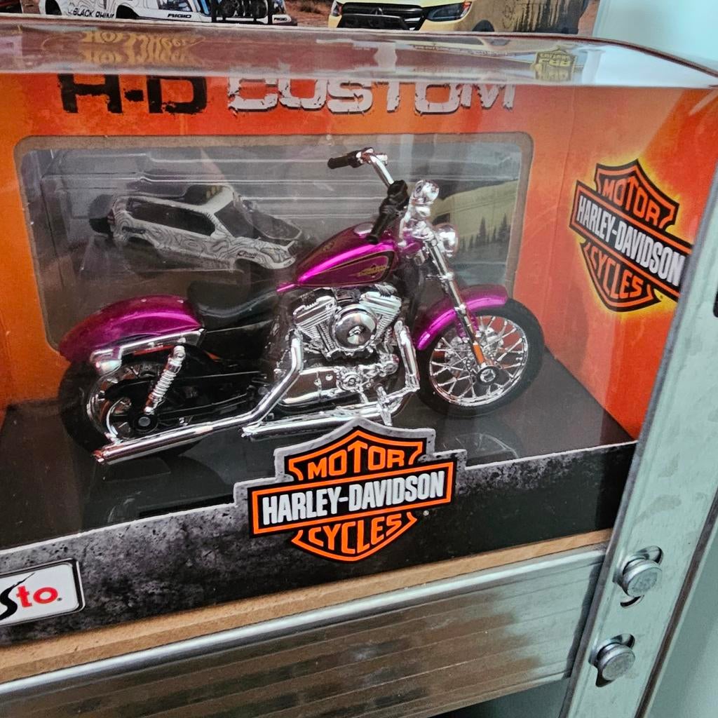 Maisto Harley-Davidson Custom Motoren (Nieuw in doos), Kinderen en Baby's, Fontana, CA 92336, USA, Nieuw, Ophalen of Verzenden