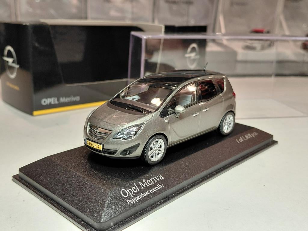 Opel Meriva B 2010-2013 Pepperdust Metallic 1/43 Minichamps, Ophalen of Verzenden, Zo goed als nieuw, Auto, MiniChamps