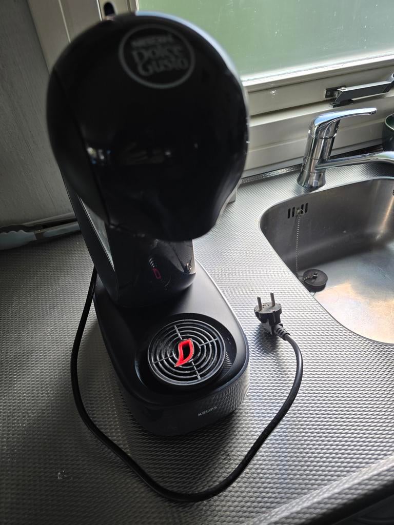 Goed werkende Dolce Gusto koffiemachine, Ophalen of Verzenden, Gebruikt, Koffiemachine, Koffiepads en cups