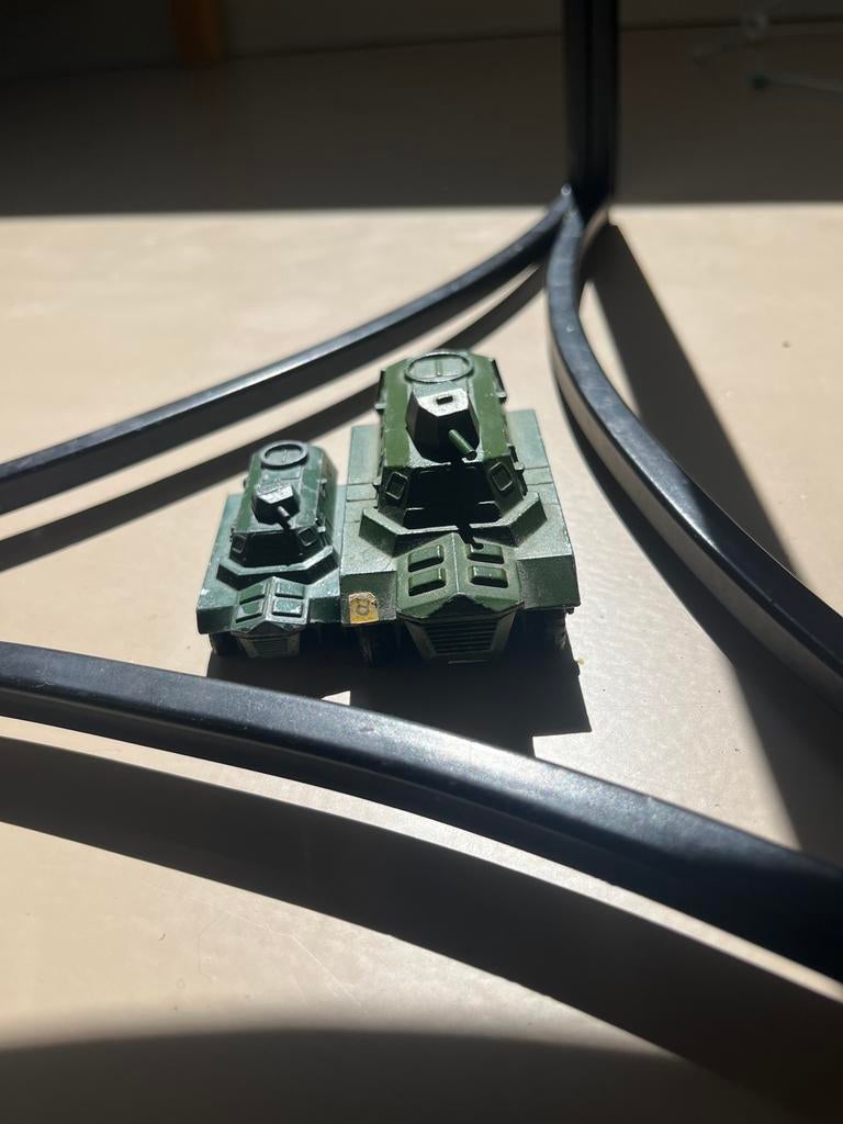2 Dinky Toys tanks - Vintage militaire voertuigen, Ophalen of Verzenden, Gebruikt