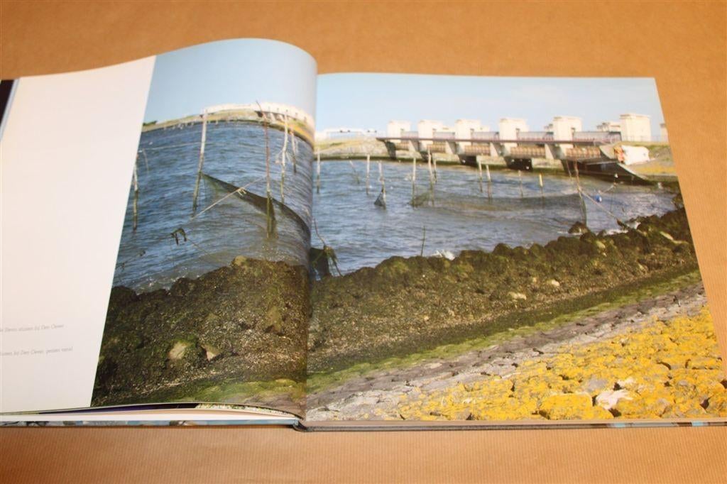 De Afsluitdijk — 75 Jaar Groot Fotoboek, Boeken, Ophalen of Verzenden, Gelezen