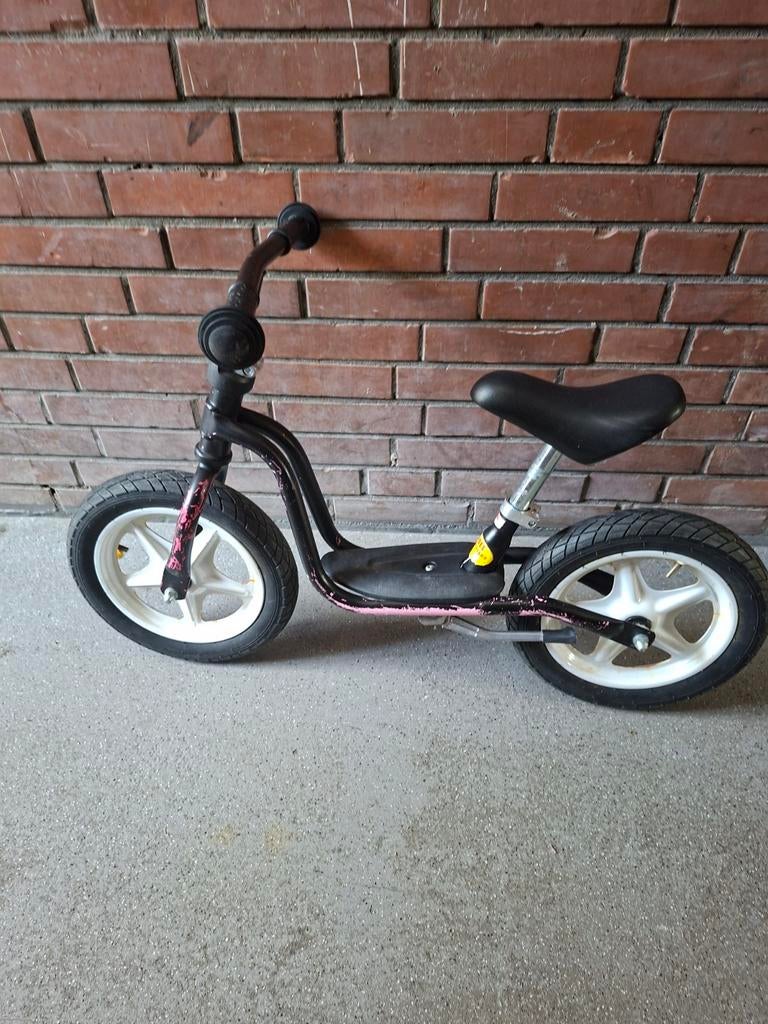 Zwart loopfietsje met roze accenten, Ophalen of Verzenden