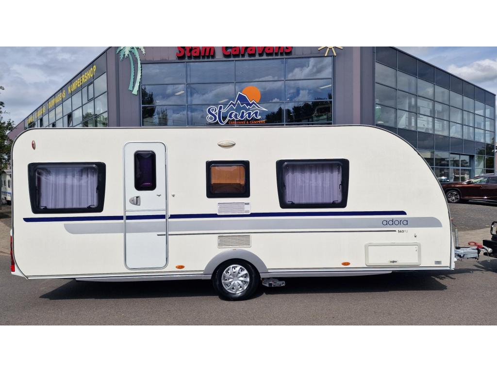 Adria Adora 563 PU queensbed mover voortent, Caravans en Kamperen, Caravans, Rondzit, Ringverwarming, Adria, 6 tot 7 meter