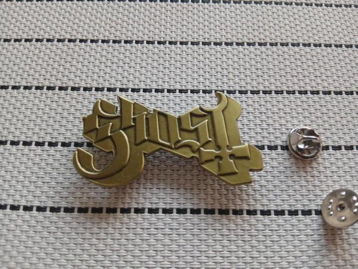 Ghost mooie shaped pin badge speld metal, Verzamelen, Muziek, Artiesten en Beroemdheden, Nieuw, Kleding, Verzenden