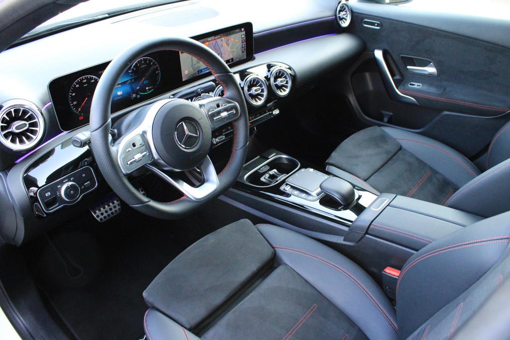 Mercedes-Benz A-Klasse 250 e AMG Pano | Widescreen | Sfeerve, Auto's, 77 km/l, Gebruikt, Euro 6, 4 cilinders