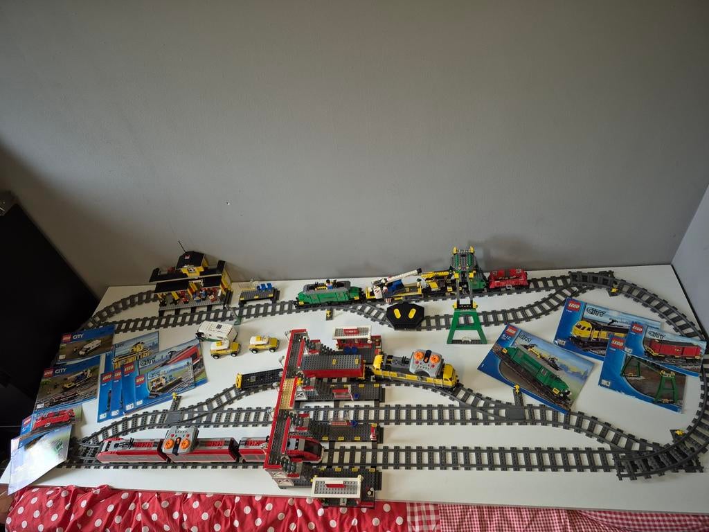 Grote Lego treinbaan met 3 treinen, stations en wagons, Lego, Ophalen of Verzenden, Complete set, Meerdere sets