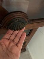 Antieke houten kast met glazen lades, Ophalen