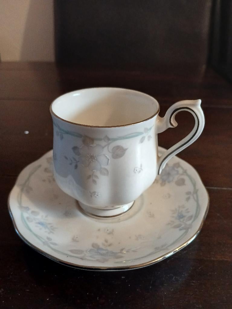 Royal Albert Satin Rose dames kop en schotel, Ophalen of Verzenden, Zo goed als nieuw, Porselein, Kop en/of schotel