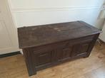 Antieke houten kist met smeedijzeren beslag, Ophalen